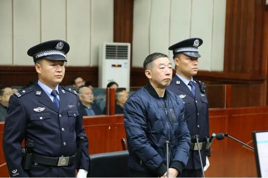 贵州黔西南州政协原副主席向和刚一审被控受贿3786万余元