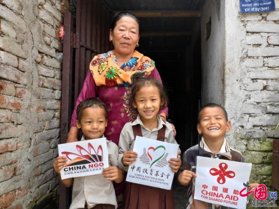 3600个“邻居<em>家</em>的孩子”，在喜马拉雅山的<em>那</em>一边露出微笑