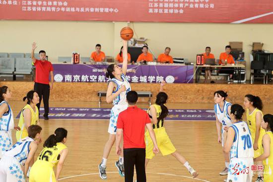 江苏省中学生篮球锦标赛<em>高中女子</em>组开赛