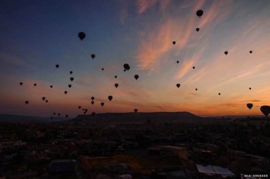 卡帕多奇亚，坐热气球和太阳一起升起，才知道土耳其到底有多...