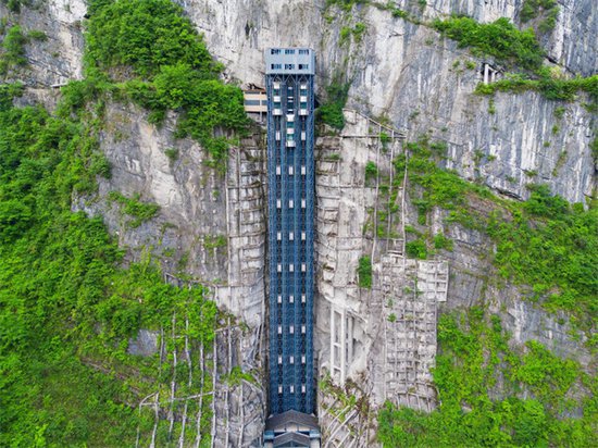 亚洲首部景区360度旋转<em>电梯</em>亮相武隆天生三桥 12月31日开始运营