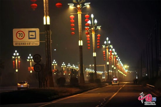 资阳安岳：红灯高挂年味浓 满城尽带“中国红”