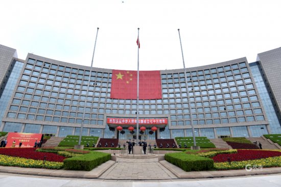 青岛市举行升国旗仪式 热烈庆祝中华人民共和国成立73周年