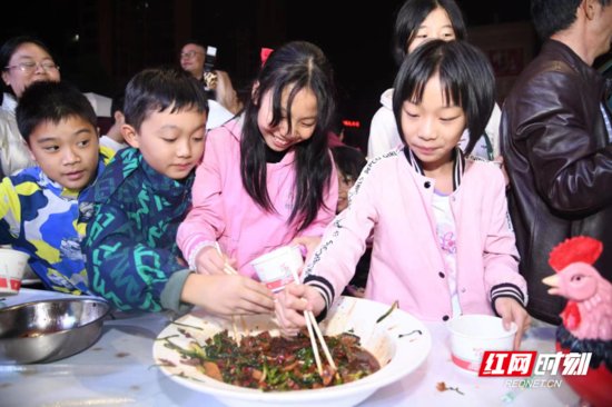 郴州市首届“寻味北湖”<em>烧鸡公</em>美食文化节举行