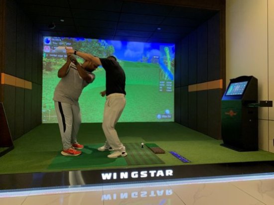 wingStar(鸣时达)4K室内高尔夫<em>模拟器</em>捐赠仪式在南京体育学院...