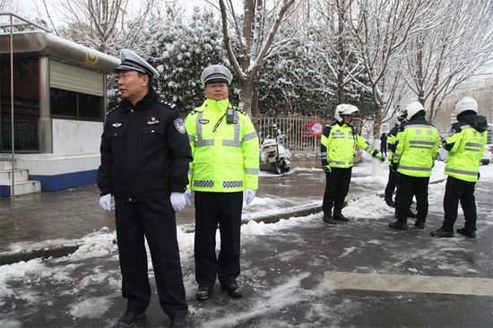 <em>商丘</em>市公安局交警支队：积极应对低温雨雪冰冻天气 确保春运安全