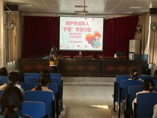 全南县龙源坝初级中学开展保护未成年专项行动