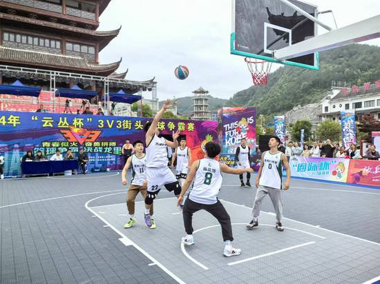 贵州龙里：3V3街头篮球争霸赛燃爆“五一”