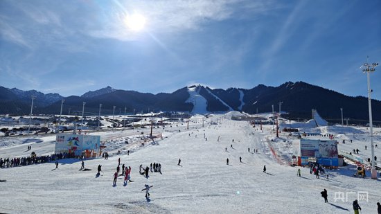 乌鲁木齐市2023年-2024年冰雪旅游季首滑启动