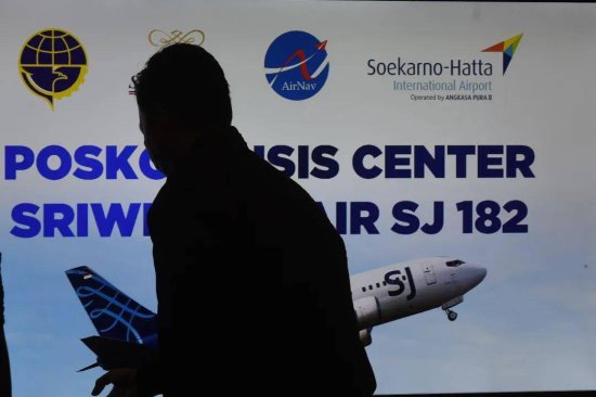 印尼官方：失事<em>客机</em>在撞击后解体