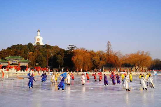 冰雪氛围拉满<em> 北京北海公园</em>再现“皇家冰嬉”表演