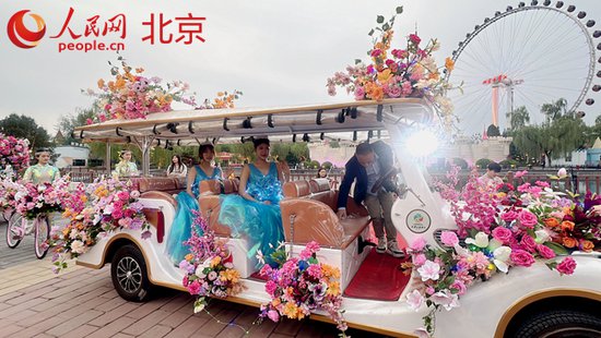 北京石景山游乐园推出春日系列活动 邀游客邂逅温暖甜蜜之旅