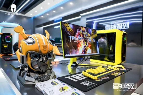 满足多元需求，雷神生态体验店落地上海 | 科技前线