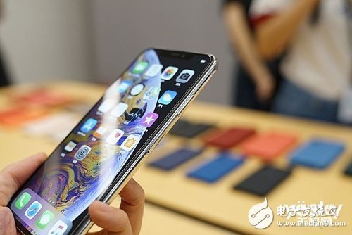 苹果iPhone手机在中国智能手机市场竞争激烈需要从<em>价格方面</em>下手