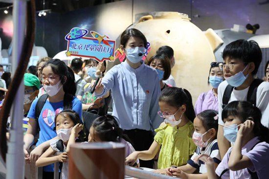 北京儿童阅读月“科学大冒险”主题周开启 可体验<em>航天员</em>在轨生活