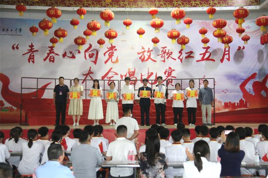 东海县第二中学：传唱红色经典 弘扬爱国精神