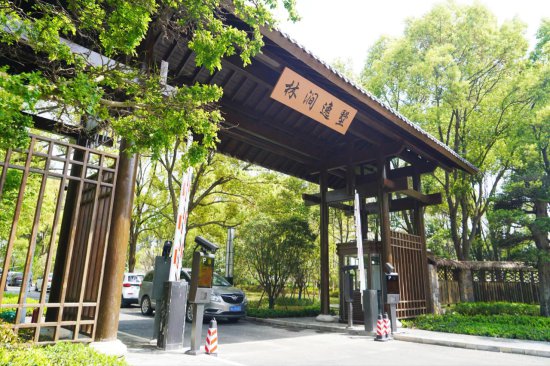 <em>武汉市最大的</em>生态公园游客服务中心即将投入使用