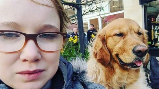 英国一位盲人带导盲犬住酒店 被质疑不是盲人深夜将其赶出