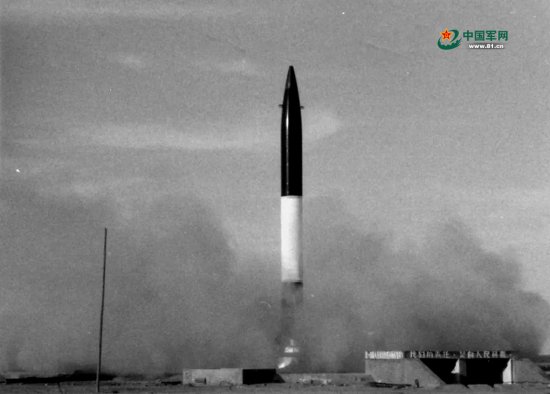 “阵地七勇士”： 成功发射我国首枚核导弹