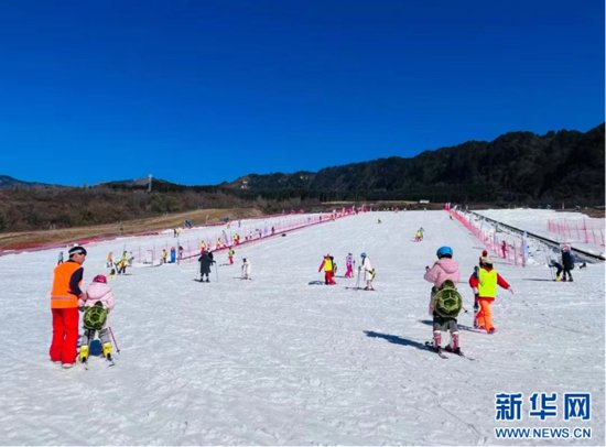 游客同比上升超77% 元旦假期四川雅安冰雪阳光旅游持续火热