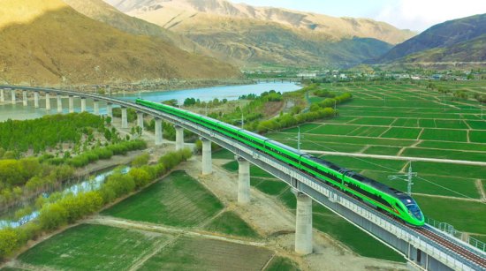 西藏拉林铁路运行两年 运送旅客182.5万人次 货物41.91万吨