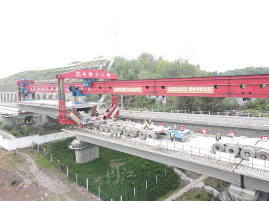 渝昆高铁重庆永川南至泸州站桥梁全部贯通