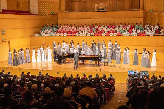 “黄河大合唱——2024新年音乐会”在武汉琴台音乐厅举行