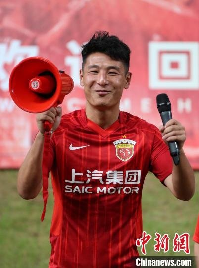 武<em>磊</em>：希望<em>用</em>自己国外踢球的经验让中国足球越来越好