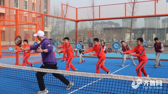 德州<em>太阳城</em>学校：“板式网球”风靡校园 学生乐享健身竞技