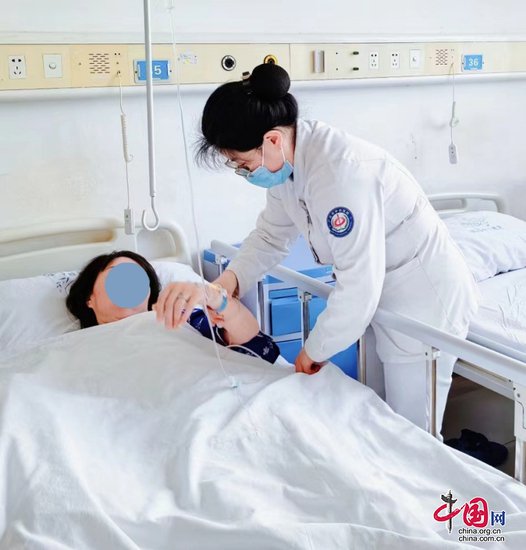 广元市中心医院两名护士被“12345”政务<em>服务热线</em>点名表扬