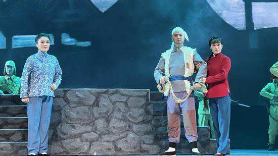 第二届新疆文化艺术节：秦腔现代剧《铡刀下的红梅》让红色经典...