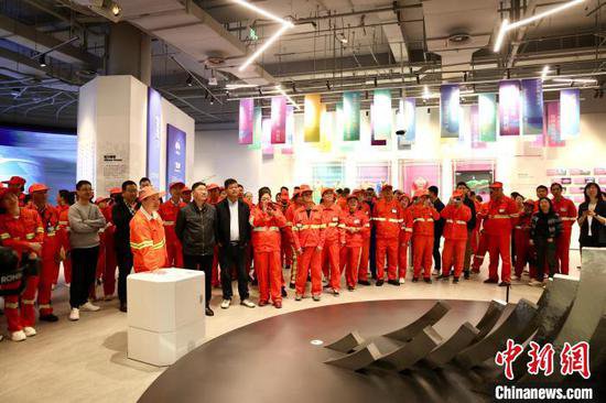 杭州亚运会博物馆迎首批“橙衣客”