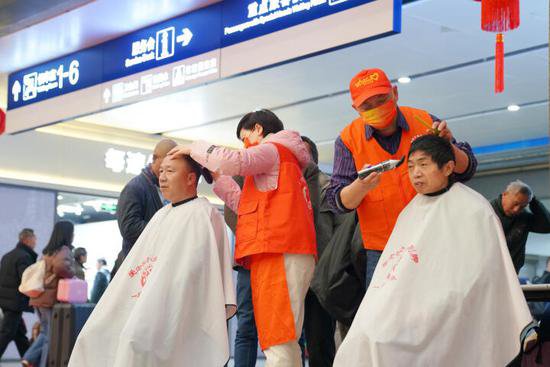 春运10天送客315.2万人次 铁路杭州站迎春运高峰