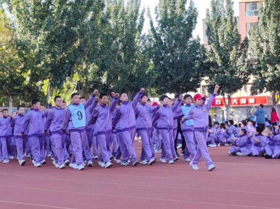 <em>石家庄市</em>第四十二中学举办阳光体健训练营会操比赛