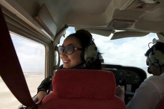 中国第一位环球女飞行员：85后、川妹子、律师，58天环游世界