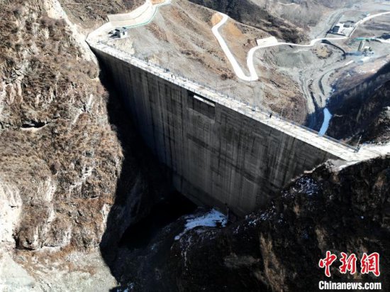 青海首座堆石<em>混凝土</em>重力坝正式下闸蓄水