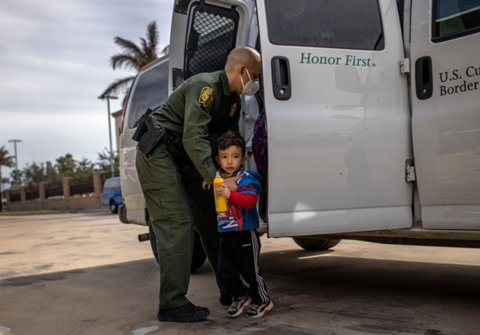 <em>海</em>评面：超4000<em>名</em>中美洲儿童被拘，华盛顿陷“人道主义危机”