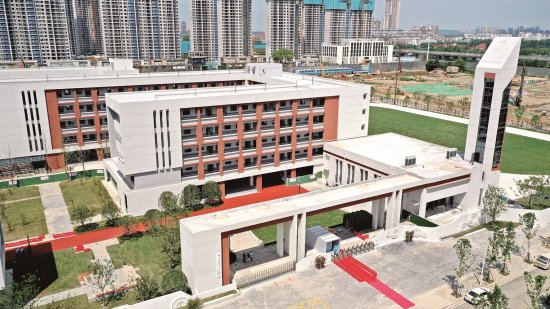 建材选用国家优质产品 在汉央企承建新学校投用