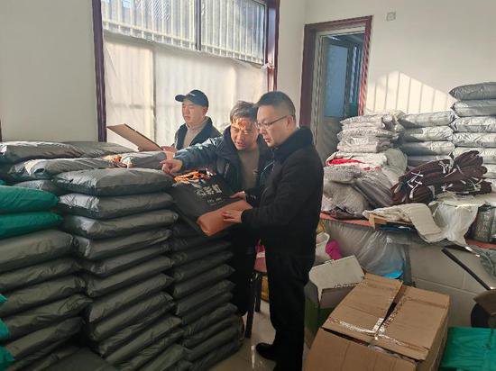 重庆市警方破获特大制售假冒伪劣电热毯案