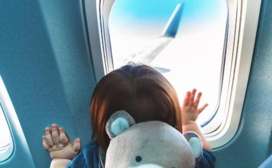 宝宝第一次坐飞机，除了兴奋，家长还要注意<em>些什么</em>呢？