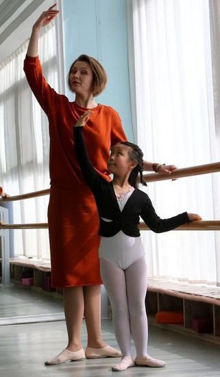 三位外国舞蹈教师 把芭蕾之美传授给西安孩子