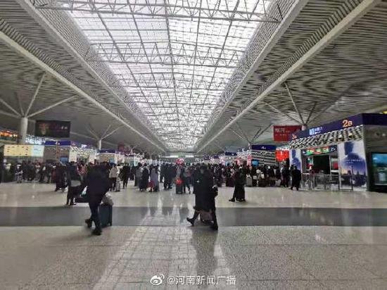 郑州<em>火车</em>站、郑州东站客流增大 部分城市票额不足