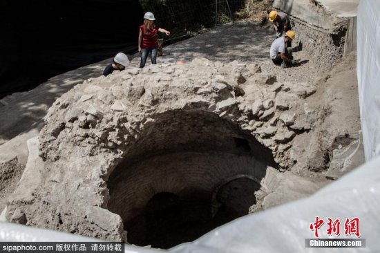 意大利庞贝古城发现<em>新陵墓</em> 发掘4米长石刻碑文