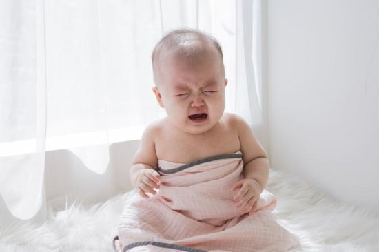 婴儿睡觉时<em>为什么</em>妈妈一走就秒醒？3个原因，只有妈妈才懂
