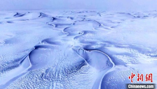 “死亡之海”变“雪海”，塔克拉玛干沙漠<em>为何</em>连年<em>冬季</em>迎降雪？