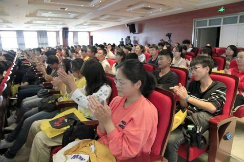 河南洛阳：近万名大学生参加<em>签名</em>活动抵制传销