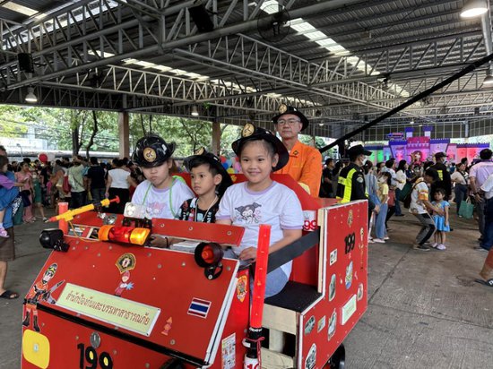 泰国各地举办盛大儿童节活动