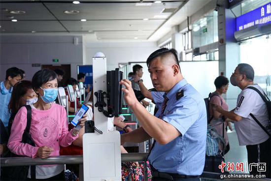“五一”假期桂林<em>火车站</em>预计发送旅客61.6万人次
