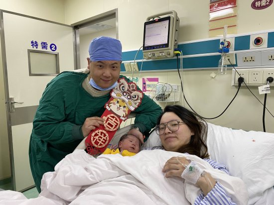 踏着零点钟声，上海四家产科医院里“<em>虎</em>宝宝”纷纷来报到了