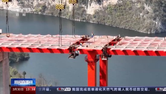 德余高速乌江特大桥桥梁主体顺利贯通